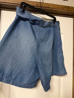 Code Bleu Chambray Button-Front Denim Shorts in Light Blue. Great fabric